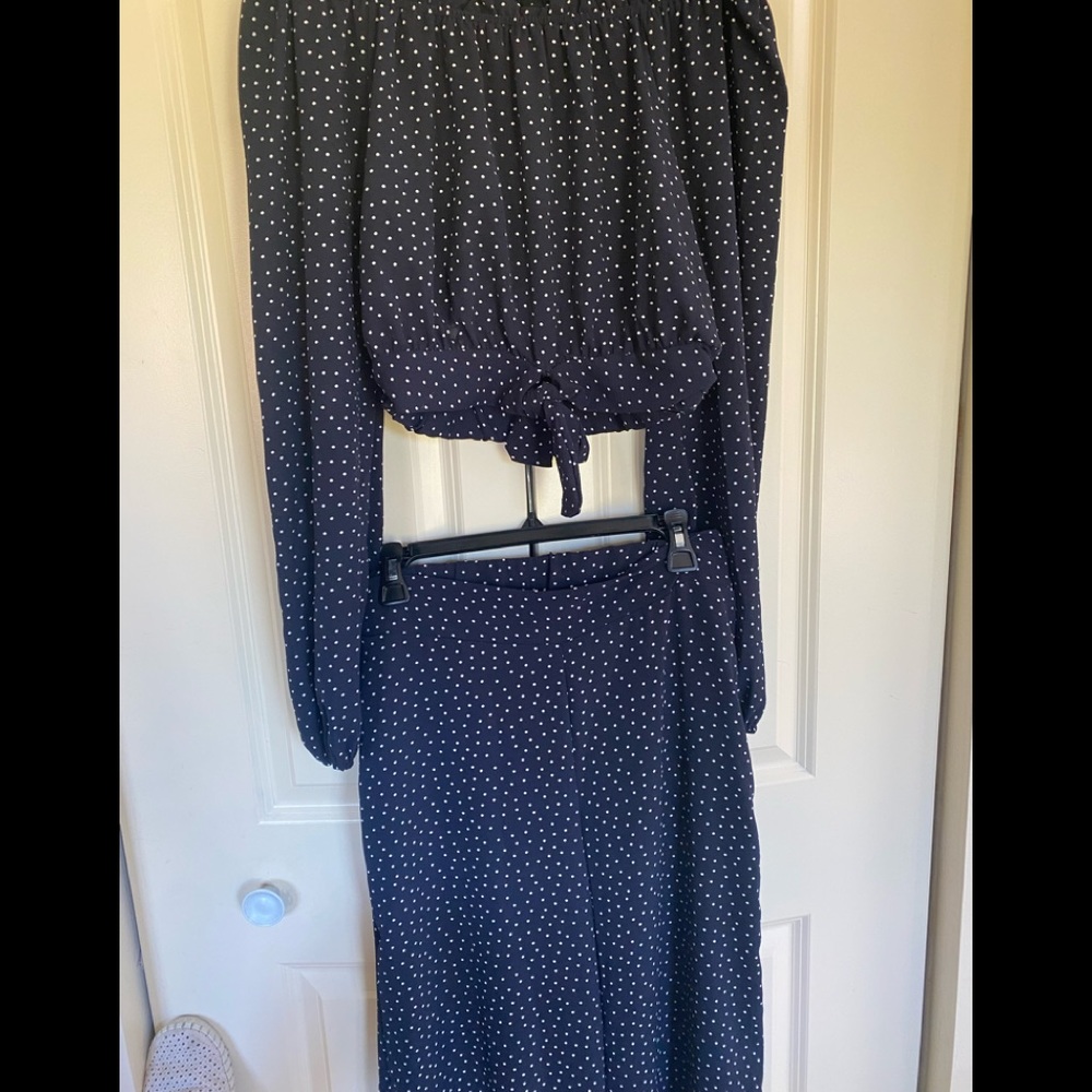 2 piece wrinkle free summery outfi set- medium fits small and large